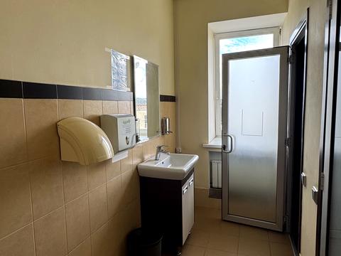 комерційна за адресою майдан Ірини Бугримової пл., 3