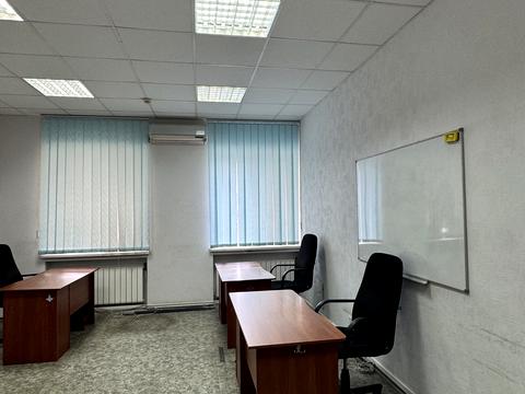 комерційна за адресою майдан Ірини Бугримової пл., 3