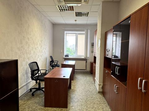 комерційна за адресою майдан Ірини Бугримової пл., 3