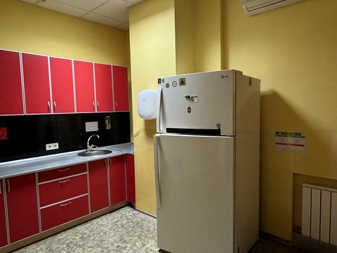 комерційна за адресою майдан Ірини Бугримової пл., 3