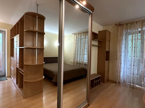 квартира за адресою Менахем-Мендл Шнеєрсона вул. (Мініна), 15