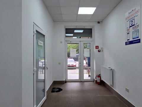 комерційна за адресою Івана Миколайчука вул., 8