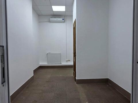 комерційна за адресою Івана Миколайчука вул., 8