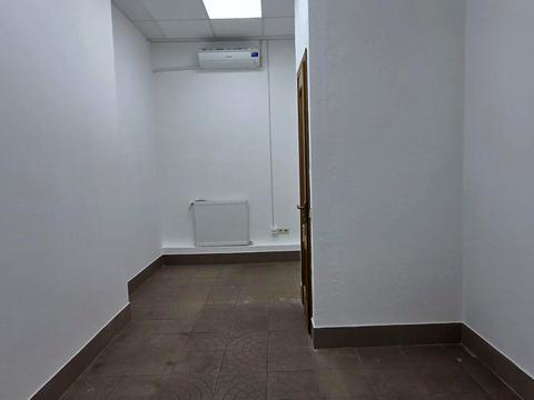 комерційна за адресою Івана Миколайчука вул., 8