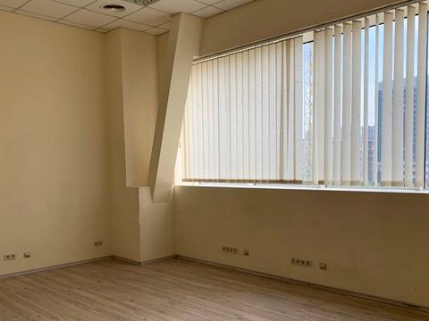 комерційна за адресою Володимирська вул., 101