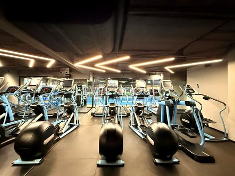 комерційна за адресою Деміївська вул., 31
