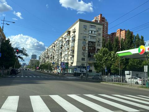 комерційна за адресою Велика Васильківська вул. (Червоноармійська), 131