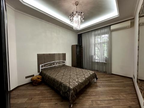 квартира за адресою Шота Руставелі вул., 36