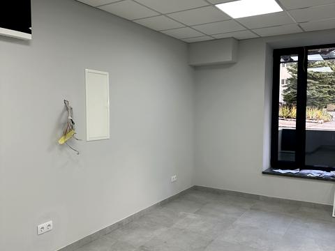 комерційна за адресою Винниченка вул., 23
