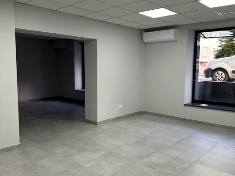 комерційна за адресою Винниченка вул., 23