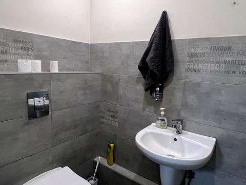 коммерческая по адресу 23 Августа ул., 34