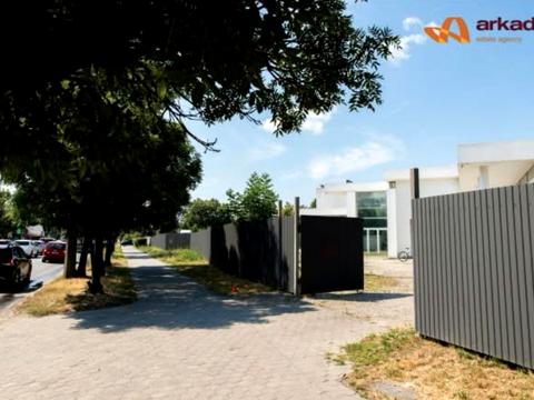 комерційна за адресою Євгена Коновальця вул., 14ж