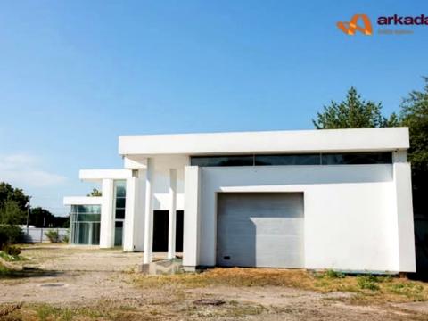 комерційна за адресою Євгена Коновальця вул., 14ж
