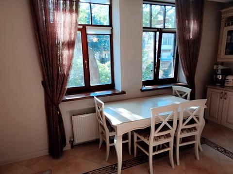 квартира за адресою Святослава Караванського вул. (Жуковського), 10