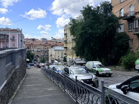 комерційна за адресою Лютеранська вул., 17