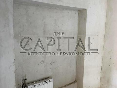 коммерческая по адресу вул. Радісна, 10