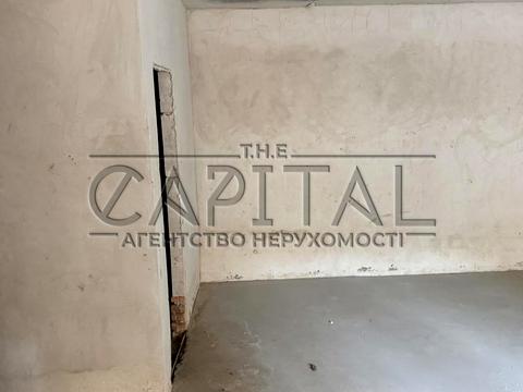 коммерческая по адресу вул. Радісна, 10