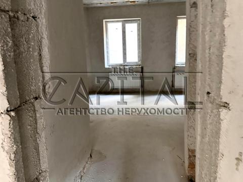 коммерческая по адресу вул. Радісна, 10
