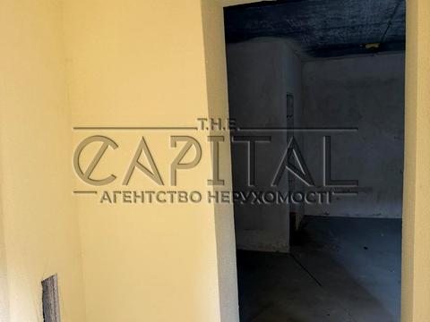 коммерческая по адресу вул. Радісна, 10
