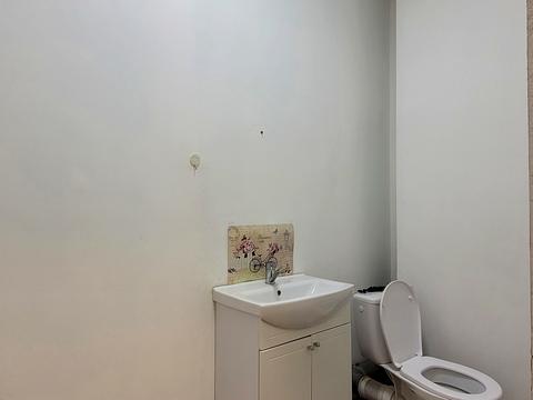комерційна за адресою Київ, Берестейський просп. (Перемоги), 131-А