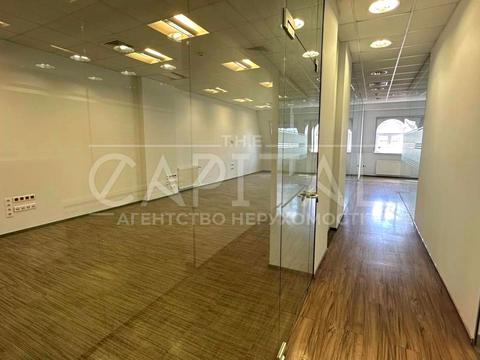 комерційна за адресою Жилянська вул., 54