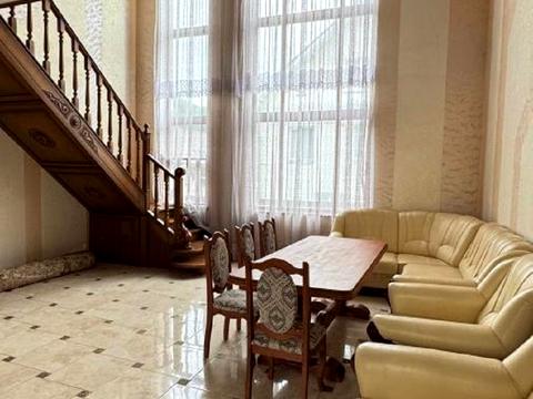 будинок за адресою Шептицького