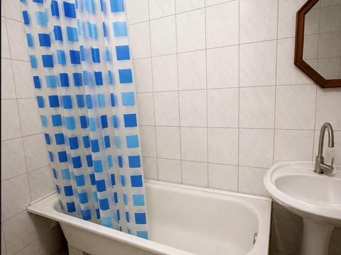 будинок за адресою смт. Бабаї, Шкільна