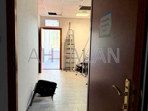 комерційна за адресою Київ, Миколи Василенка вул., 7