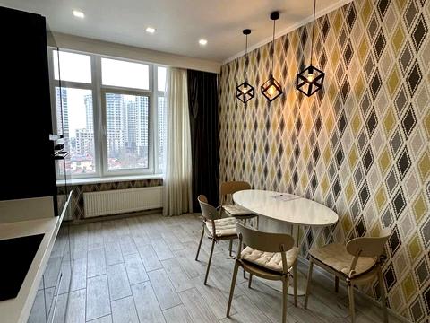 квартира за адресою Літературна вул., 8