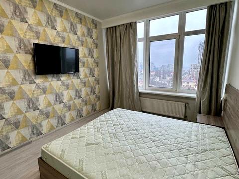 квартира за адресою Літературна вул., 8