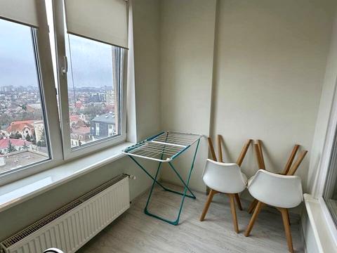 квартира за адресою Літературна вул., 8