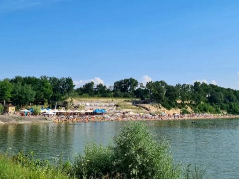 будинок за адресою вул. Набережна, 25