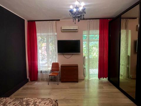 квартира за адресою Утьосова вул., 7