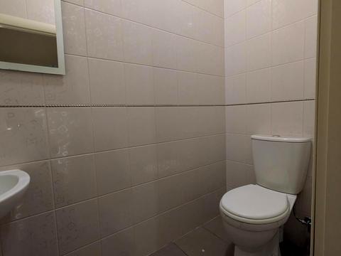 комерційна за адресою Українська вул., 5