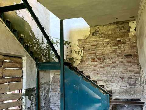 коммерческая по адресу Олександра Олійника, 1-Б