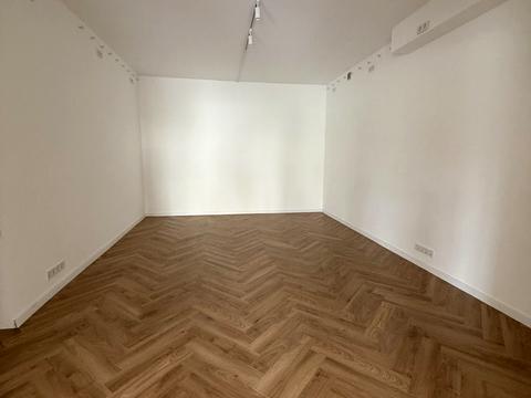 комерційна за адресою Височана вул., 18