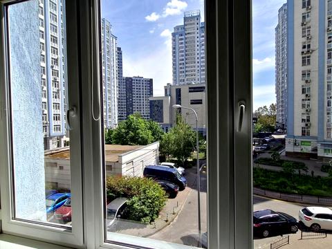 комерційна за адресою Дніпровська набережна вул., 26-Д