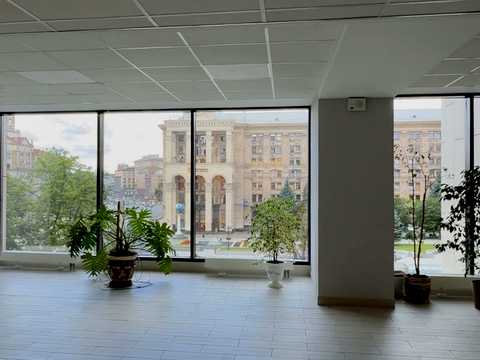 коммерческая по адресу майдан Незалежності пл., 2