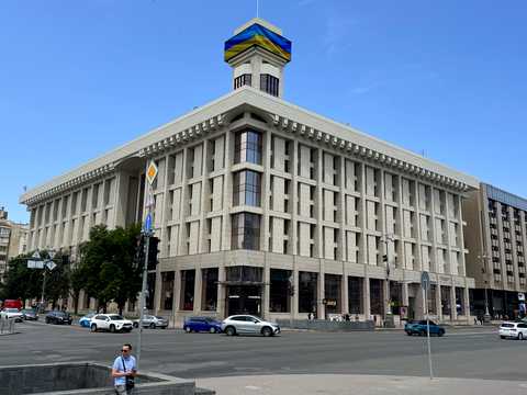 комерційна за адресою майдан Незалежності пл., 2