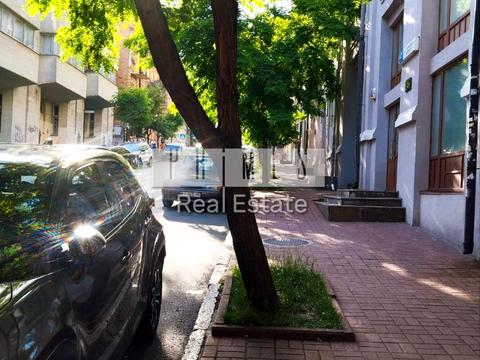 комерційна за адресою Софіївська пл., 12