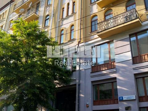 комерційна за адресою Софіївська пл., 12