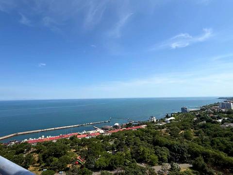 комерційна за адресою Літературна вул., 1а