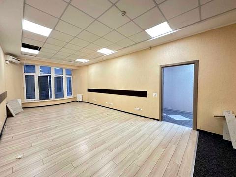 комерційна за адресою Кловський узвіз, 7a