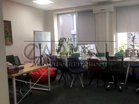 комерційна за адресою Болсуновська вул. (Сергія Струтинського), 8