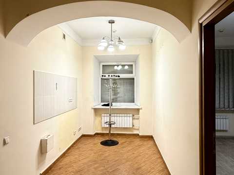 комерційна за адресою Саксаганського вул., 65