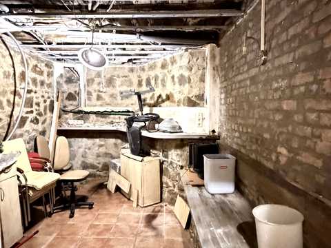 комерційна за адресою Саксаганського вул., 65