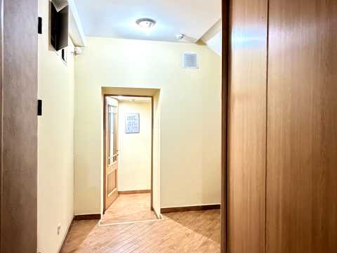 комерційна за адресою Саксаганського вул., 65