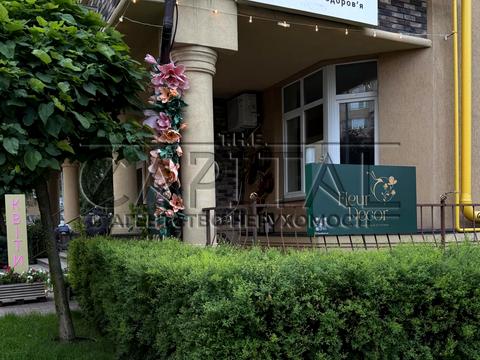 комерційна за адресою Боголюбова вул., 24