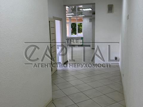 комерційна за адресою Боголюбова вул., 24