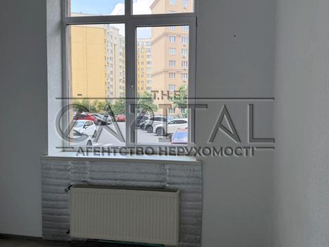 комерційна за адресою Боголюбова вул., 24